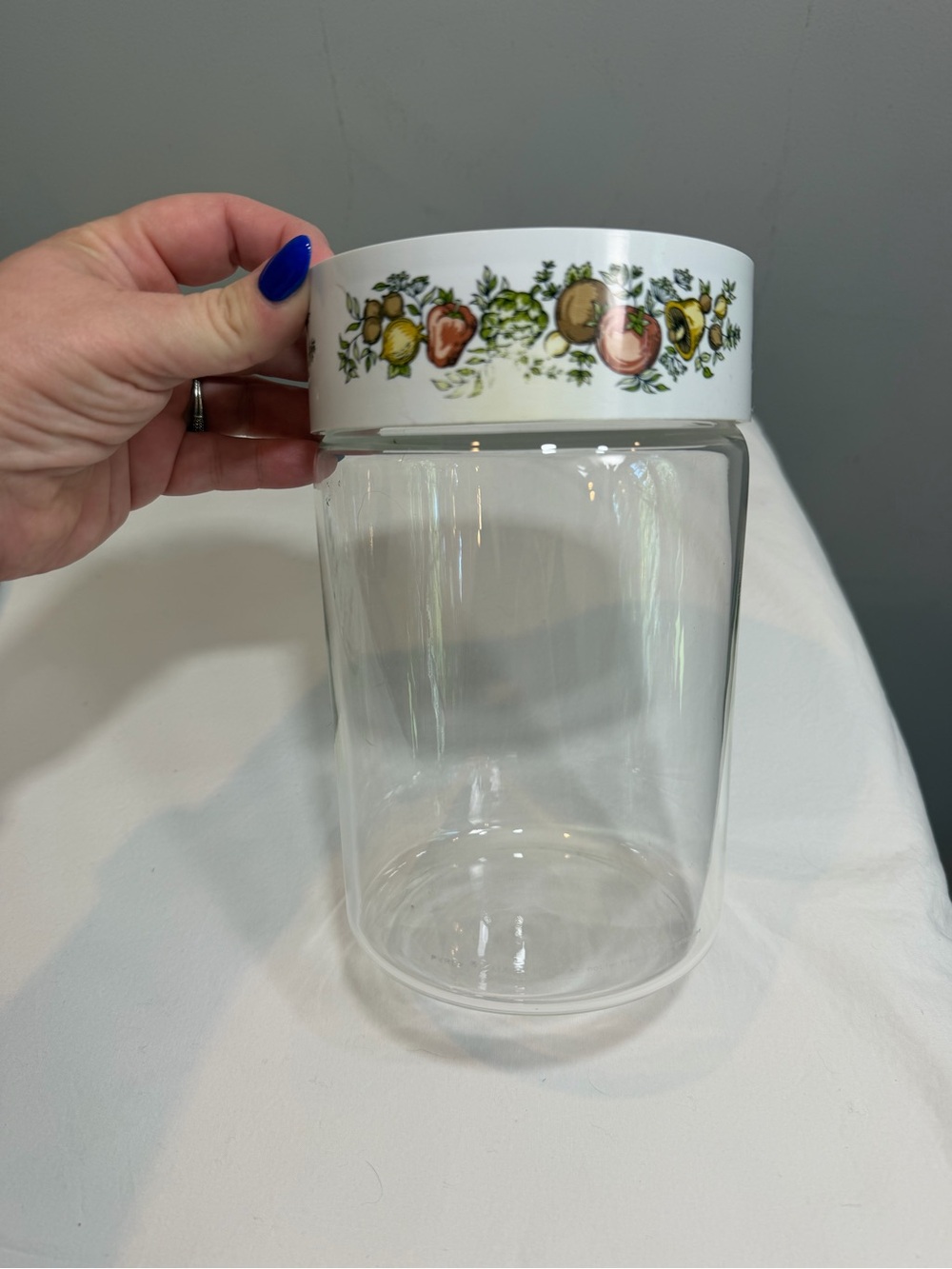 Pyrex Spice of Life See ‘N Store large 1.5 quart glass canister. All original